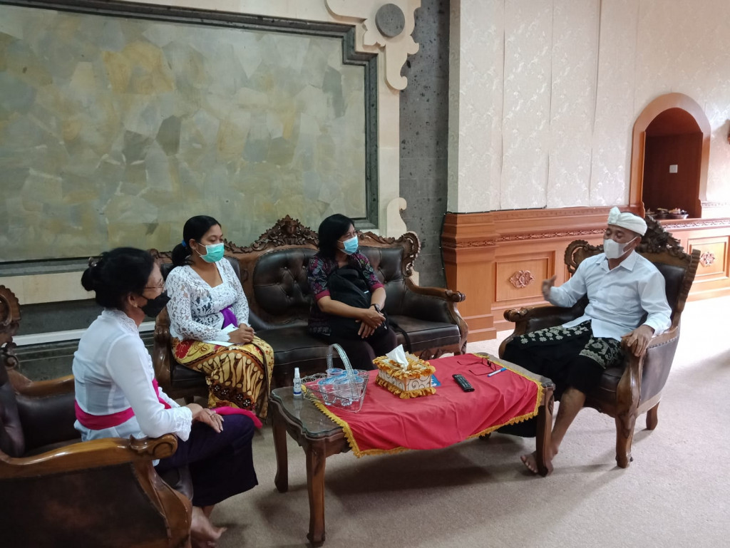 Pemerintahan Desa Petang Menerima Manfaat Transformasi Perpustakaan Berbasis Inklusi Sosial dari Dinas Perpustakaan dan Kearsipan Kabupaten Badung